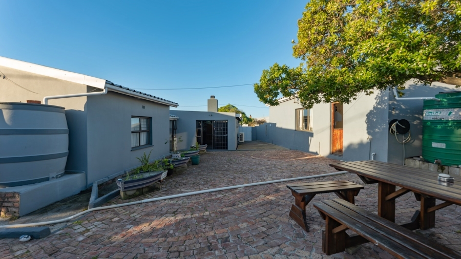4 Bedroom Property for Sale in Struisbaai Western Cape